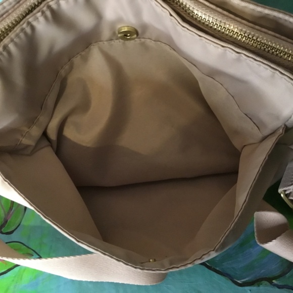 Tan Colored Purse with Gold Zipper detail. - Picture 4 of 5